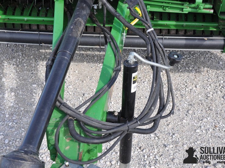 john-deere-560m-image-10