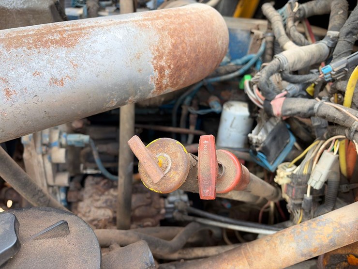 international-7400-image-22