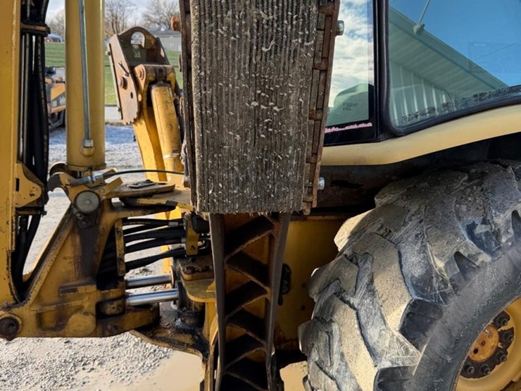 caterpillar-420d-image-21