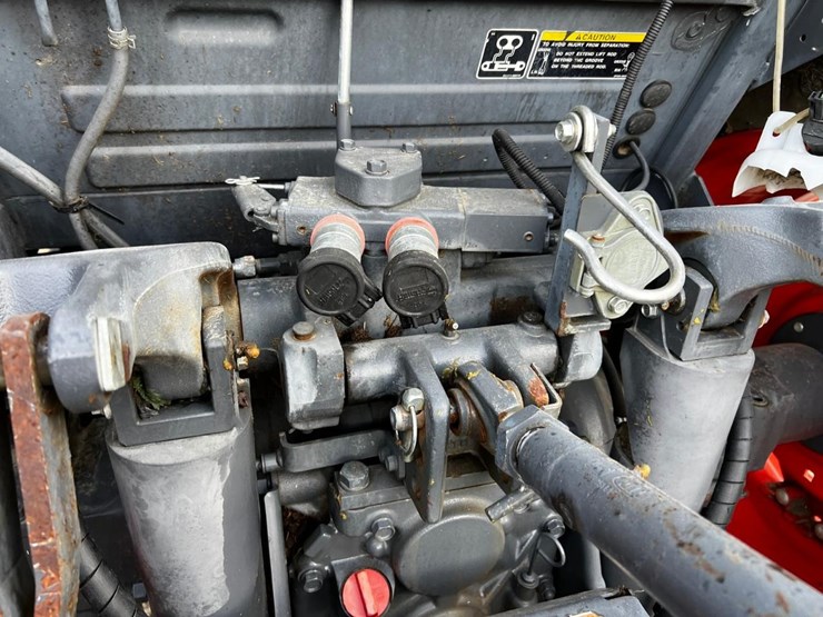 2015-kubota-m8560-image-13