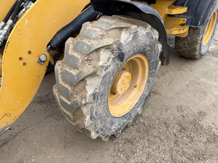 2015-caterpillar-908h2-image-14