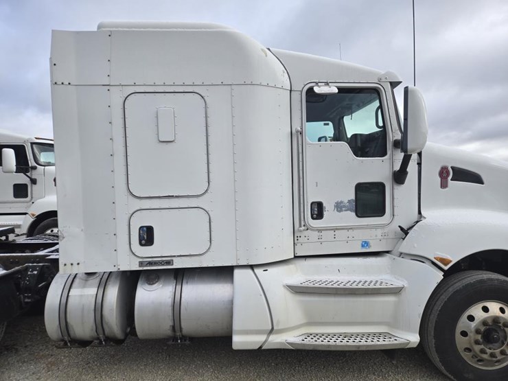 2013-kenworth-t660-image-11