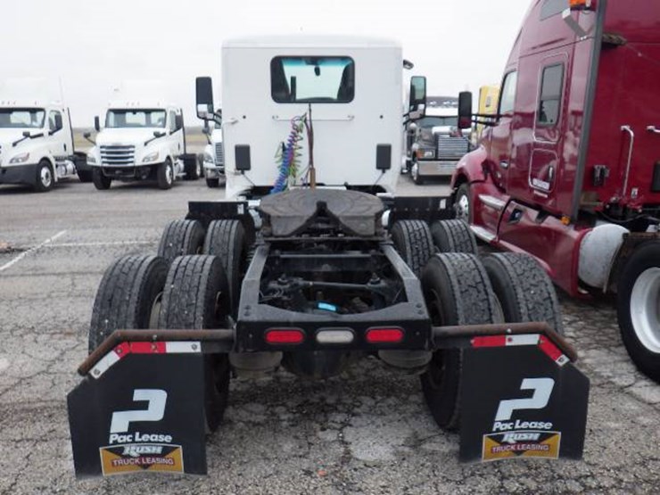 2019-peterbilt-579-image-8