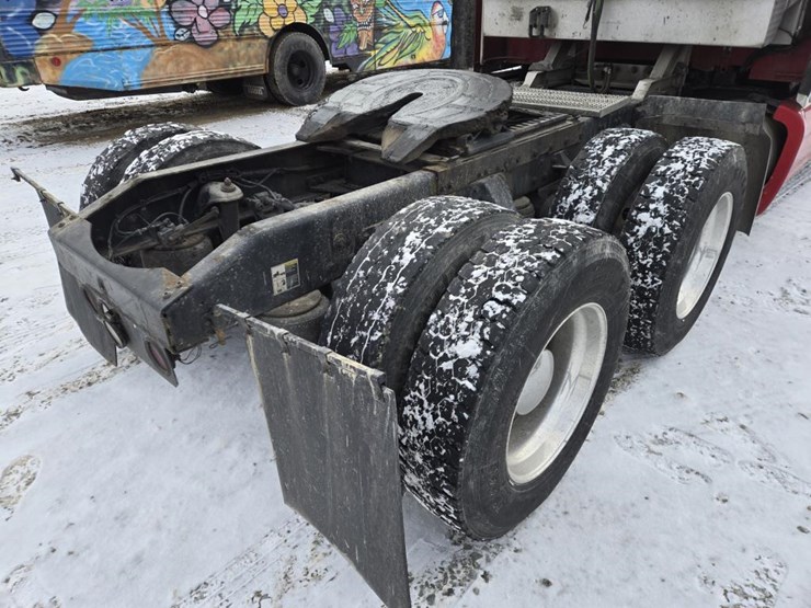 2017-peterbilt-579-image-31