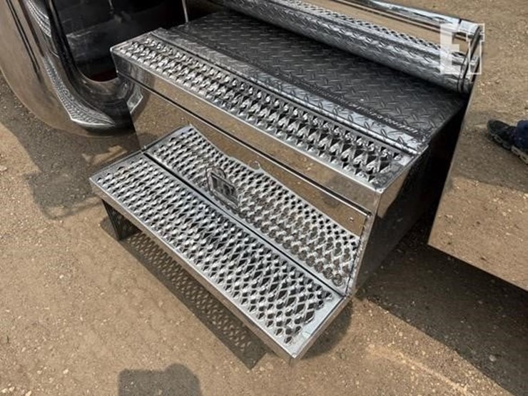 2002-peterbilt-379-image-19