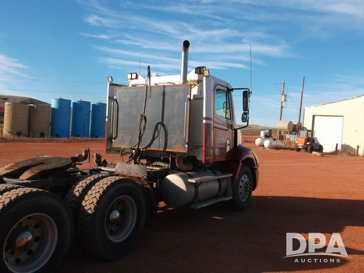 2007-freightliner-columbia-112-image-10