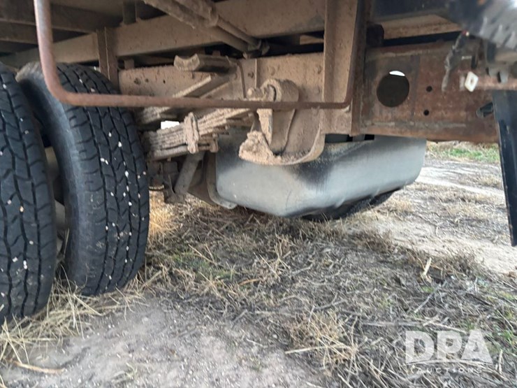 2009-chevrolet-3500hd-image-28