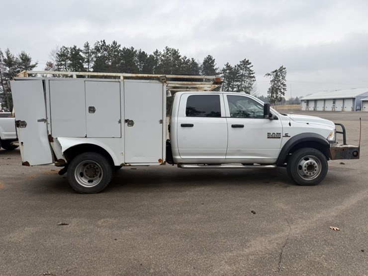 #1830-•-2015-ram-5500-4x4-service-truck-image-7
