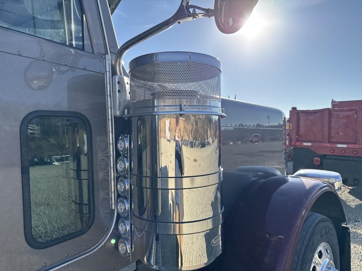 2012-peterbilt-389-image-73