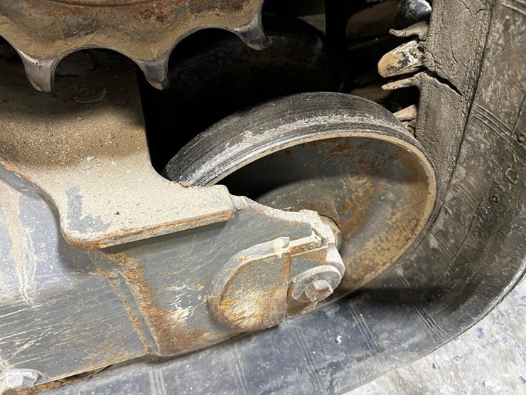 2022-takeuchi-tl8r2-image-15