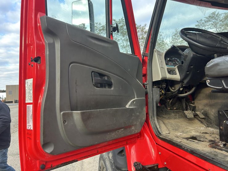 #1673-•-2002-international-workstar-tri-axle-dump-truck-image-45