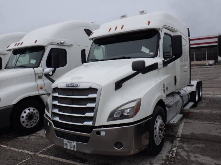 freightliner-cascadia-126-image-1