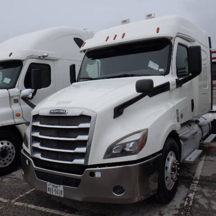 FREIGHTLINER CASCADIA 126