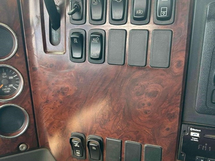 2017-mack-granite-gu713-image-29