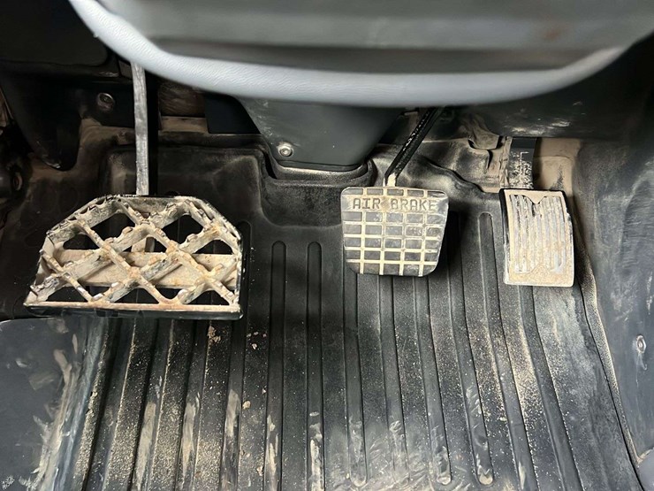 2018-mack-gu-granite-6-axle-dump-truck-image-54