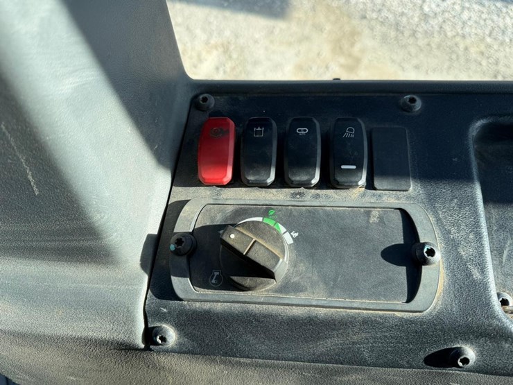 2019-caterpillar-d5k2-image-31