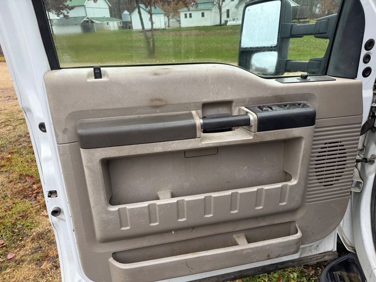 2009-ford-f550-image-15