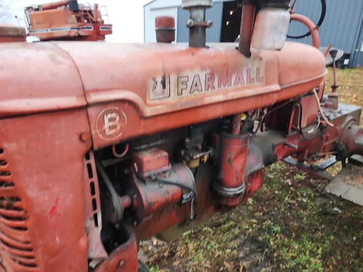 farmall-b-gas-tractor-image-2