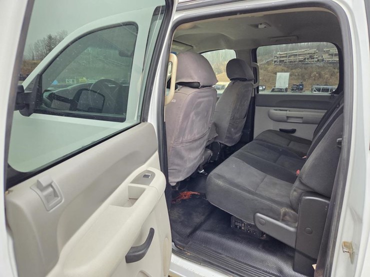 2011-gmc-2500-image-45