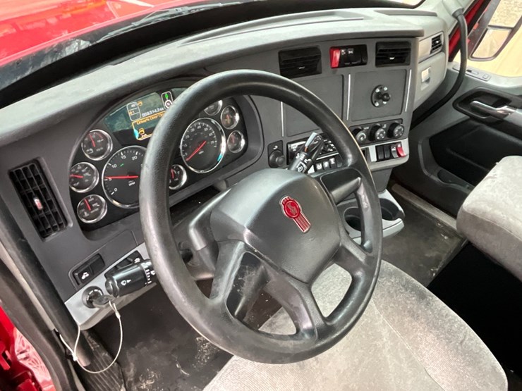 2020-kenworth-t680-image-24