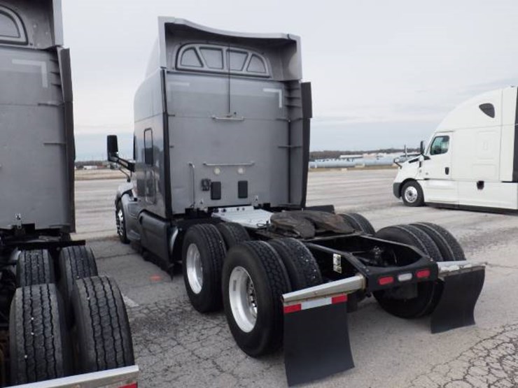 peterbilt-579-image-16