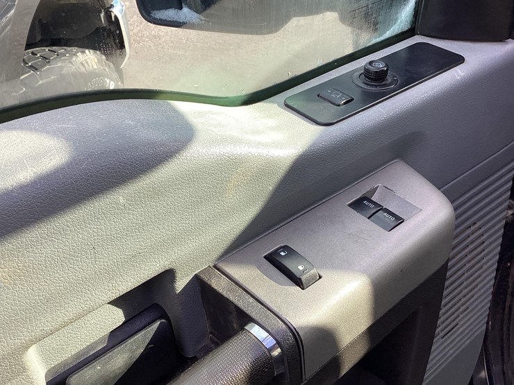 2015-ford-f550-image-16