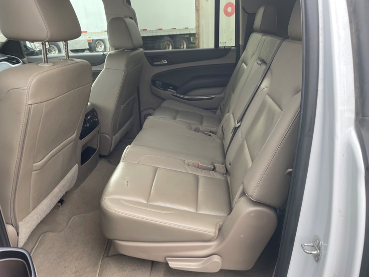 2019-chevrolet-suburban-image-23