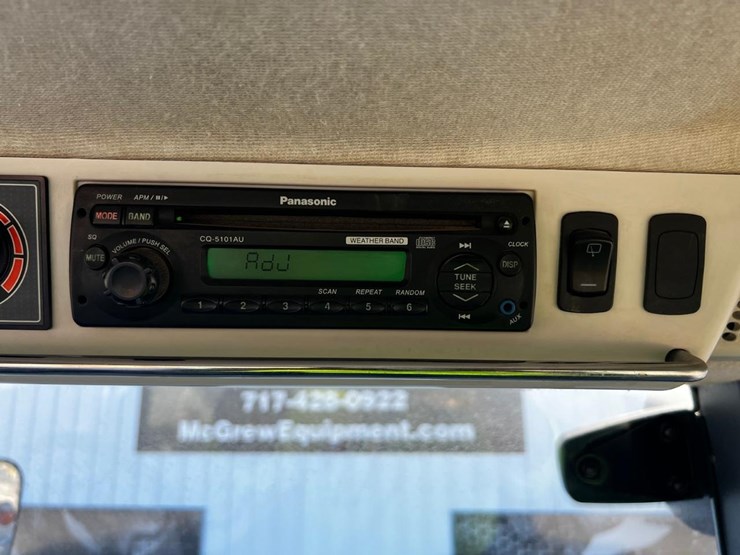 2011-challenger-mt675c-image-32