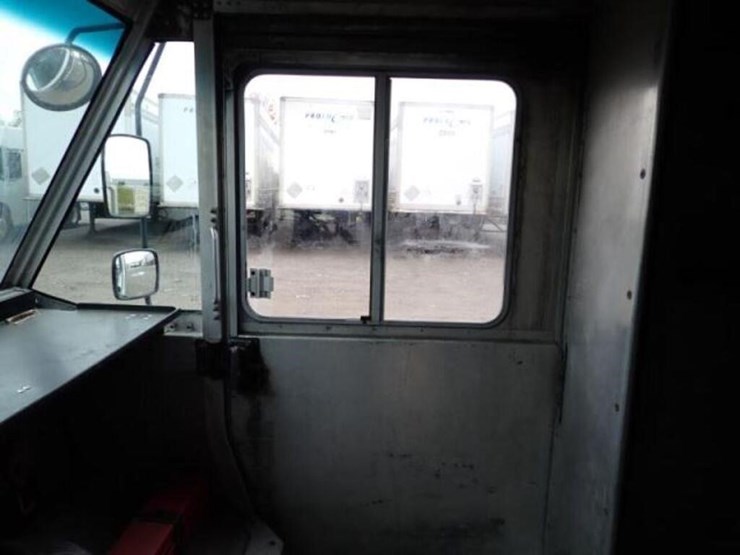 2015-freightliner-mt55-image-22