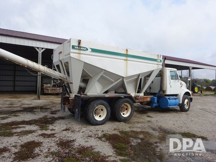 2003-international-8100-image-17