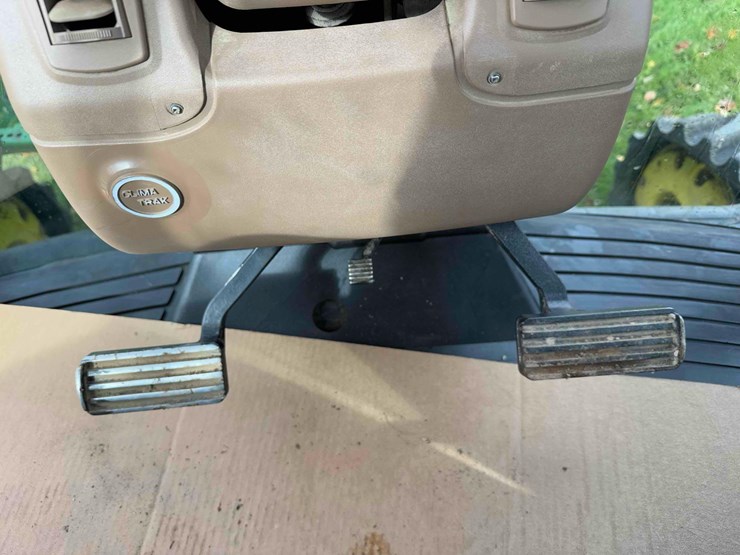 2005-john-deere-8520t-image-39