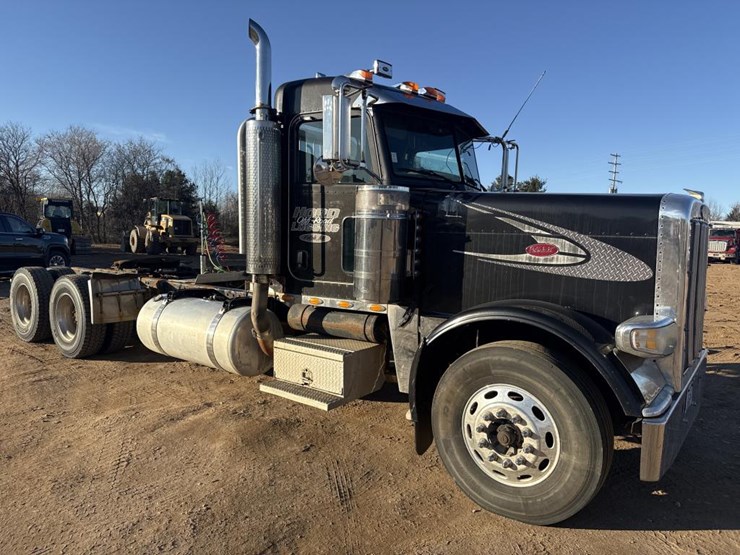 2008-peterbilt-388-image-7