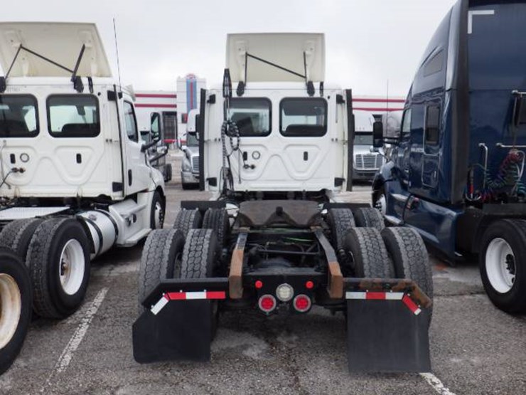 freightliner-cascadia-126-image-10