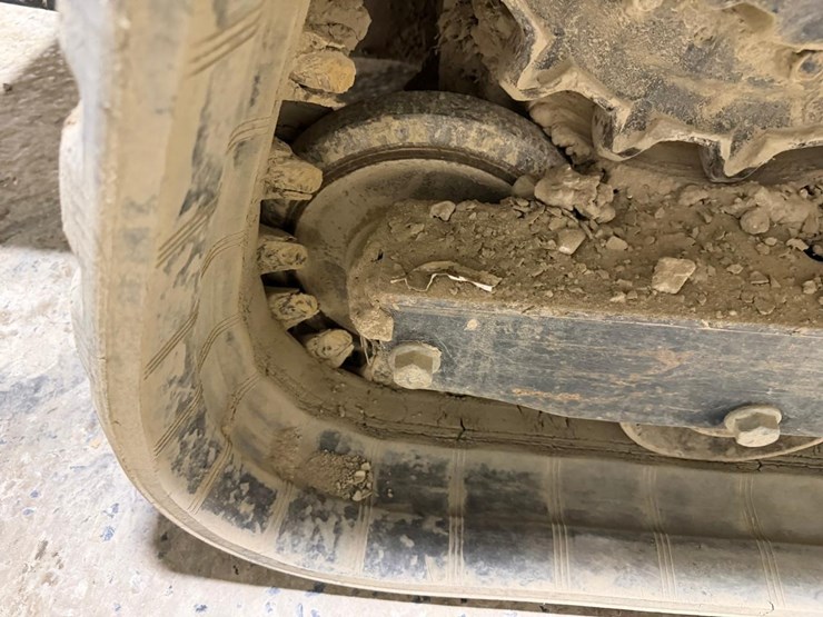 2022-bobcat-t740-image-19