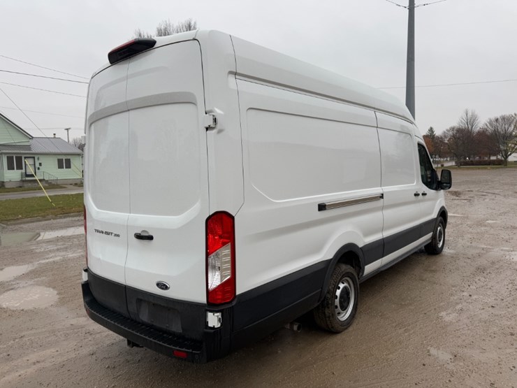 2022-ford-transit-image-3