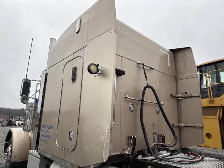 1999-peterbilt-379-image-18