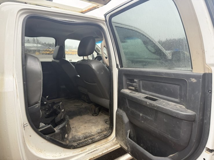 #1840-•-2013-ram-5500-4x4-service-truck-image-27