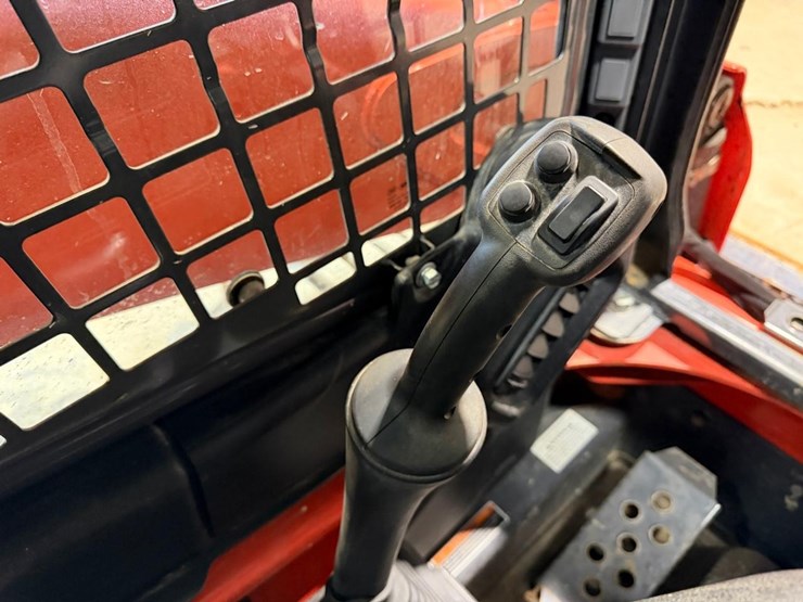 2023-kubota-ssv75hc-skid-steer-loader-image-21