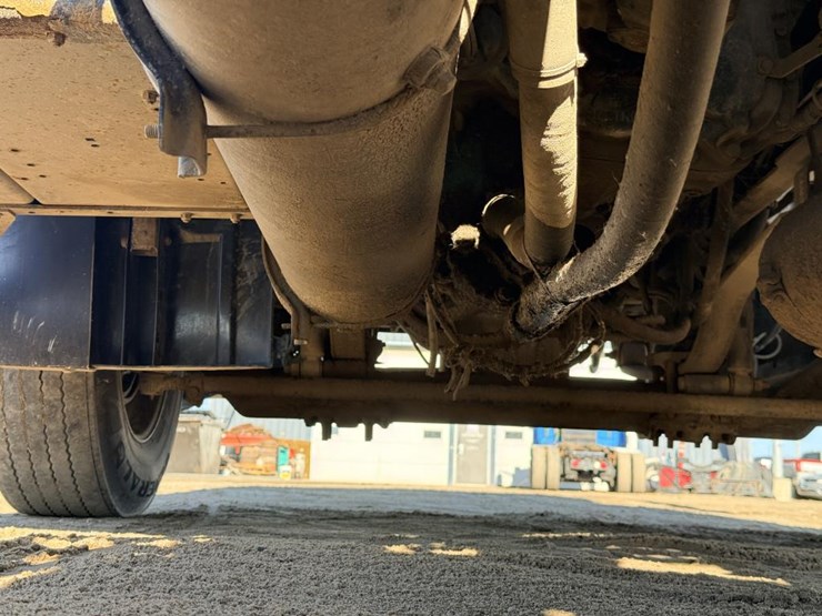 2007-freightliner-columbia-120-image-52