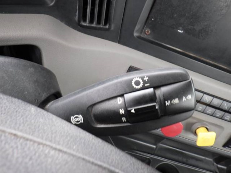 2018-freightliner-cascadia-126-image-18