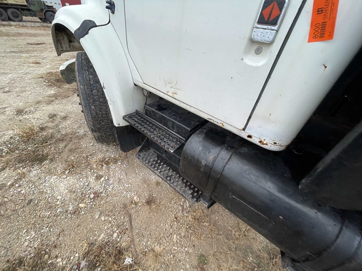 international-4900-image-55