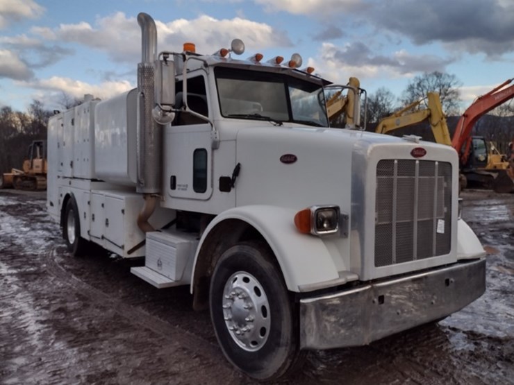 peterbilt-365-image-46