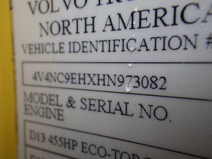 2017-volvo-vnl780-image-21