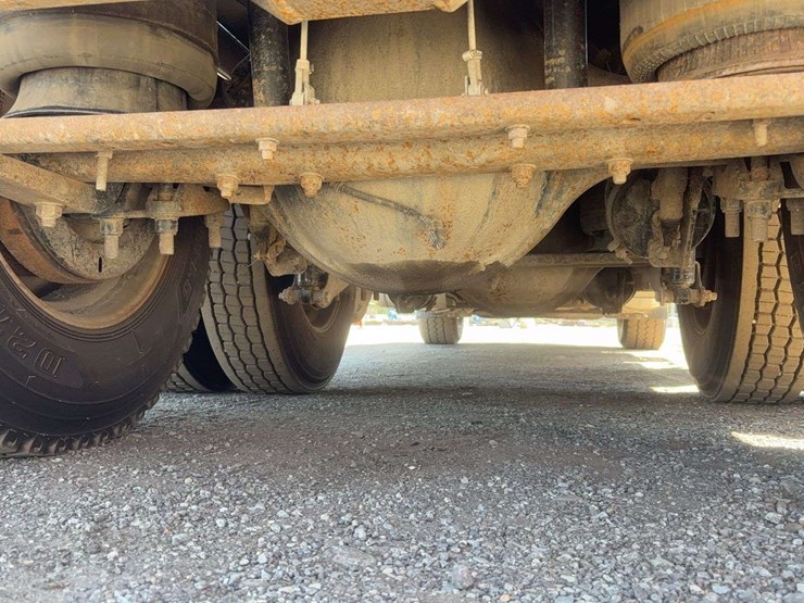 2010-international-lf517-lone-star-dump-truck-image-18