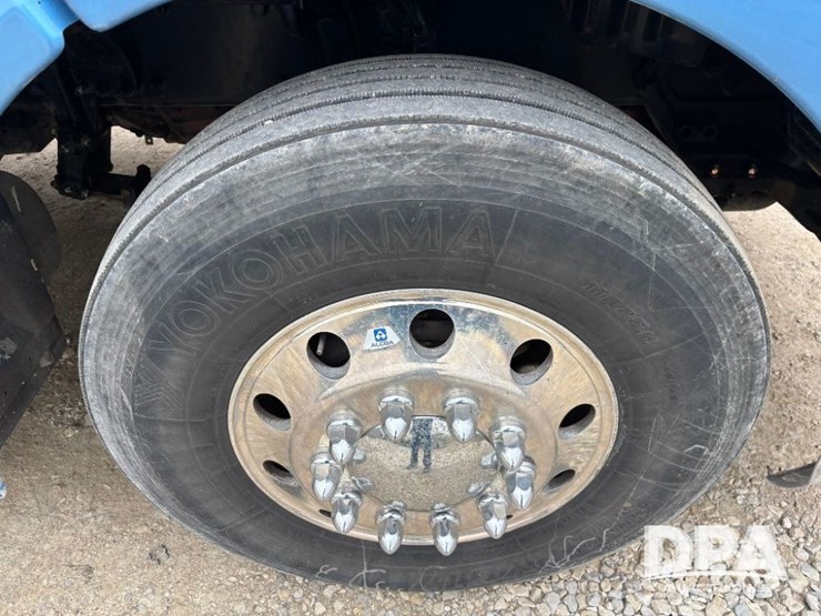 peterbilt-579-image-39