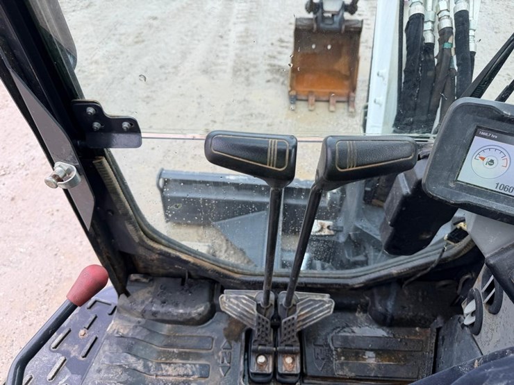 2022-bobcat-e50-image-32