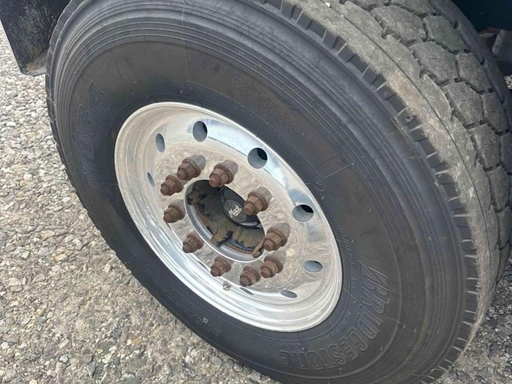 2017-mack-granite-gu713-image-16