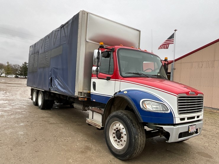 freightliner-m2-106-image-4