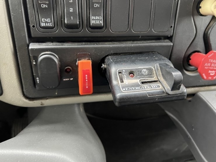 2013-international-7500-s/a-dump-truck-image-34