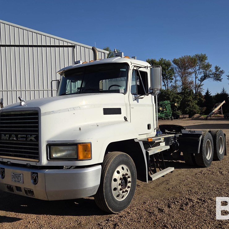 2002 MACK CH613